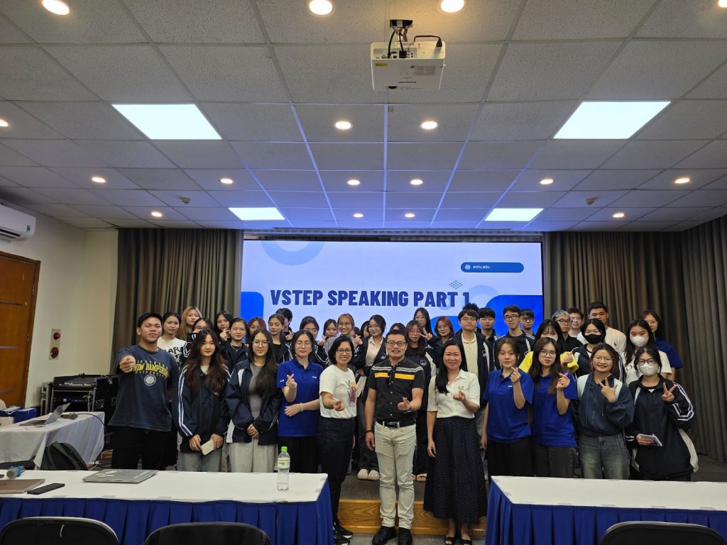 Nhằm nâng cao năng lực tiếng Anh và hỗ trợ sinh viên chuẩn bị tốt cho kỳ thi đánh giá năng lực ngoại ngữ theo Khung năng lực 6 bậc dành cho Việt Nam (VSTEP), Khoa Giáo dục Quốc tế đã và đang triển khai chuỗi chuyên đề thiết thực, đồng hành cùng sinh viên ngành Kinh tế – Tài chính trong hành trình chinh phục tiếng Anh học thuật. Chuyên đề số 02: VSTEP Speaking Part 1: From familiar to unfamiliar topics Vào ngày 16/04/2025, chuyên đề thứ hai trong chuỗi hoạt động đã chính thức diễn ra với sự hướng dẫn của ThS. Lê Thế Quý – giảng viên nhiều năm kinh nghiệm trong đào tạo và luyện thi VSTEP. Chuyên đề lần này mang chủ đề: “VSTEP Speaking Part 1: From familiar to unfamiliar topics”, tập trung đào sâu vào phần Nói – Phần 1 của bài thi, vốn là phần quan trọng giúp thí sinh tạo ấn tượng ban đầu với giám khảo. Thông qua chuyên đề, sinh viên không chỉ được hệ thống hóa kiến thức về cấu trúc đề thi, dạng câu hỏi thường gặp, mà còn được thực hành trực tiếp, nâng cao phản xạ giao tiếp tiếng Anh, rèn kỹ năng xử lý câu hỏi linh hoạt từ những chủ đề gần gũi như “family” hay “hobbies”, cho tới các chủ đề mang tính học thuật và ít phổ biến hơn. Sự dẫn dắt nhiệt tình, gần gũi của ThS. Lê Thế Quý đã tạo nên không khí học tập tích cực, truyền cảm hứng cho sinh viên, giúp các em cảm thấy việc học tiếng Anh không còn là áp lực mà trở thành một trải nghiệm thú vị và đầy hứng khởi. Giao lưu cùng sinh viên khóa trước – truyền cảm hứng, tiếp thêm động lực Điểm đặc biệt tại buổi chuyên đề lần này là sự góp mặt của 4 sinh viên khóa QH.2021, những người đã xuất sắc vượt qua kỳ thi VSTEP với kết quả đáng ngưỡng mộ. Các anh chị đã chia sẻ những câu chuyện học tập chân thật, từ những ngày đầu bỡ ngỡ với đề thi, cho đến hành trình tự học, rèn luyện và vượt qua khó khăn để đạt được kết quả như mong muốn. Qua phần giao lưu, sinh viên khóa QH.2024 đã được tiếp thêm niềm tin và động lực to lớn. Không chỉ là những chia sẻ kinh nghiệm học tập, các anh chị còn nhắn nhủ thông điệp quan trọng: “Không có thành công nào đến từ sự dễ dàng. Chỉ cần kiên trì, nỗ lực và biết cách học thông minh, các bạn hoàn toàn có thể đạt kết quả tốt trong kỳ thi VSTEP.” Hướng tới mục tiêu nâng cao chất lượng học tiếng anh – vì một thế hệ sinh viên sẵn sàng hội nhập Chuỗi chuyên đề luyện thi VSTEP là một trong những hoạt động trọng tâm được Khoa Giáo dục Quốc tế triển khai nhằm hỗ trợ sinh viên không chỉ đạt chuẩn đầu vào tiếng Anh mà còn hình thành tư duy học ngoại ngữ chủ động, hiệu quả, phục vụ tốt cho việc học chuyên ngành và các định hướng nghề nghiệp sau này. Trong thời gian tới, Khoa sẽ tiếp tục duy trì và mở rộng chuỗi hoạt động học thuật, mời các chuyên gia, giảng viên có chuyên môn sâu đến chia sẻ kiến thức, kinh nghiệm và kỹ năng học tiếng Anh một cách thực tiễn và dễ áp dụng. Đồng thời, tạo nhiều sân chơi giao lưu, kết nối giữa các thế hệ sinh viên để lan tỏa tinh thần học tập tích cực, bền bỉ trong toàn thể sinh viên Khoa.